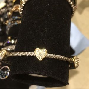 3 heart bracket easy to put on with magnet bottom